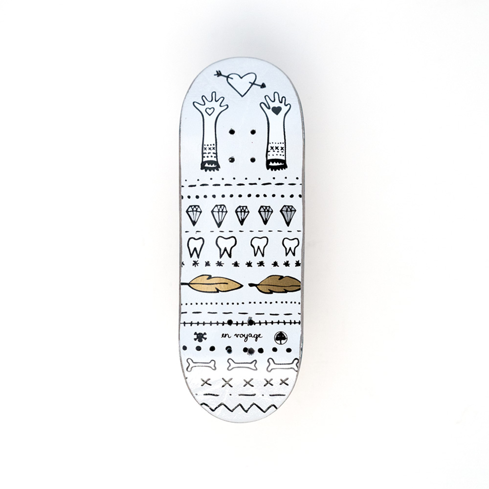 Berlinwood X En Voyage Beginner Complete Fingerboard - Metallic Glove Hearts