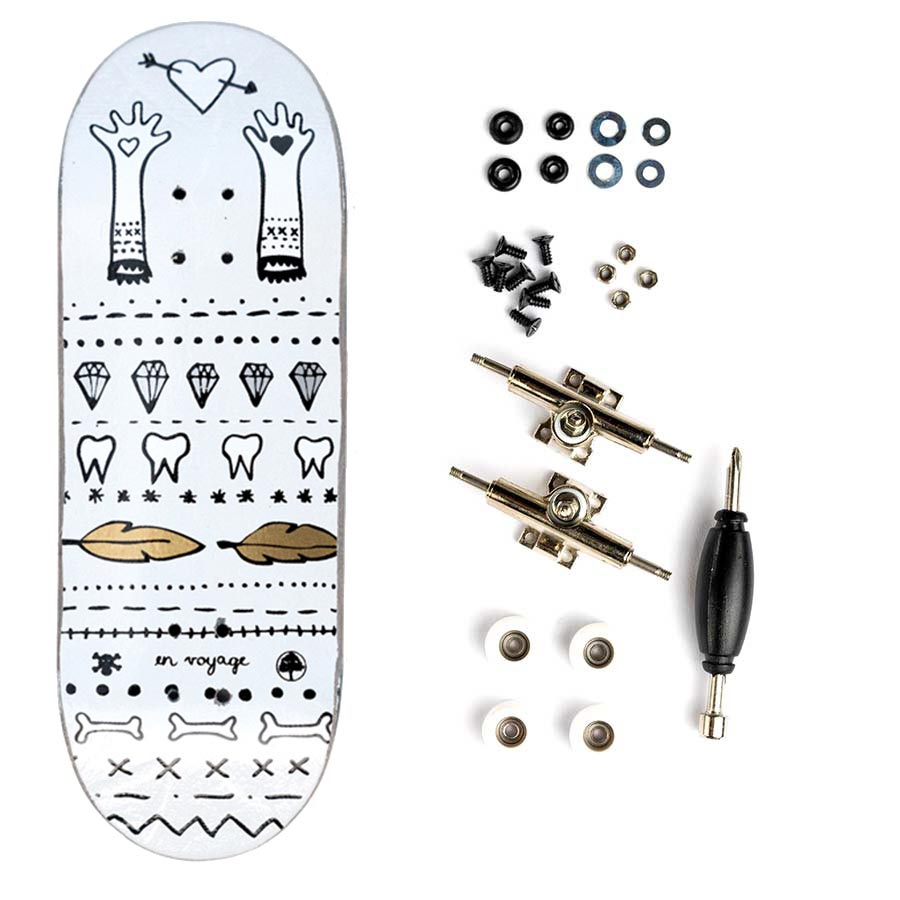 Berlinwood X En Voyage Beginner Complete Fingerboard - Metallic Glove Hearts